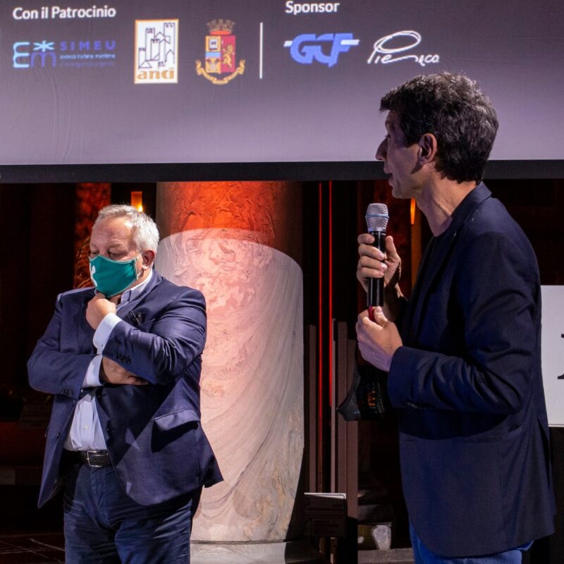 Stefano Bruno Galli (Assessore alla Cultura, regione Lombardia) e Gianluca Galimberti (sindaco di Cremona) durante la presentazione del docufilm "A Viso Aperto"