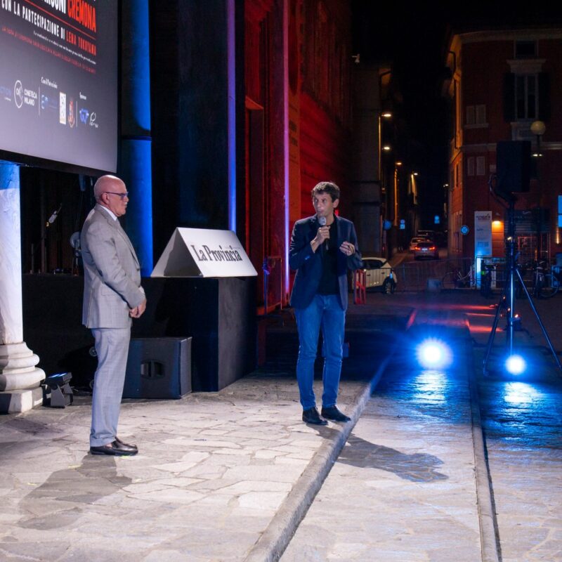 Giuseppe Rossi (Direttore Generale dell’Ospedale di Cremona) e Gianluca Galimberti (sindaco di Cremona) durante la presentazione del docufilm "A Viso Aperto"