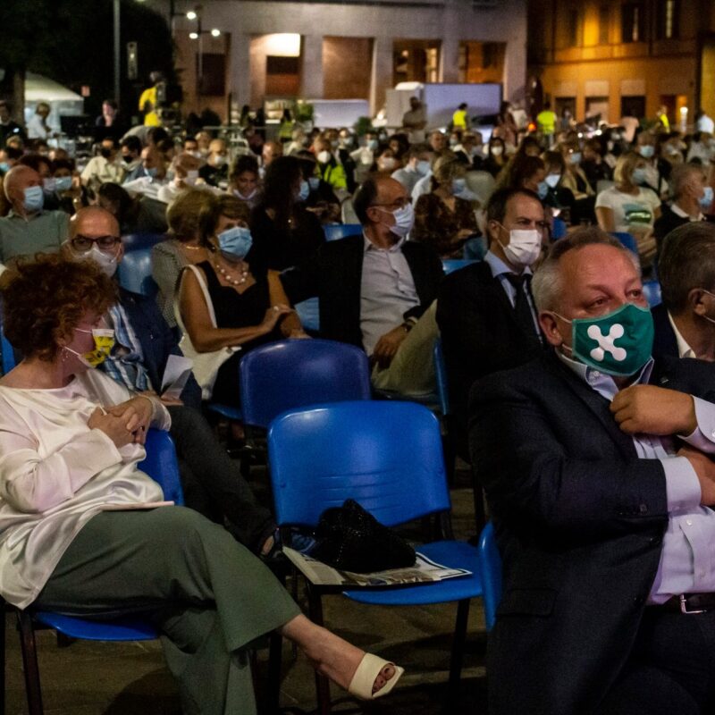 Presentazione del docufilm "A Viso Aperto" in Piazza Marconi a Cremona