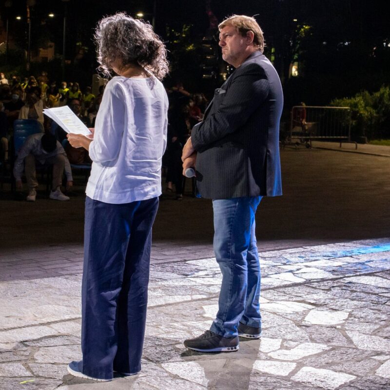 Stefania Mattioli (responsabile della comunicazione Ospedale Maggiore di Cremona) e Ambrogio Crespi (regista) durante la presentazione del docufilm "A Viso Aperto"