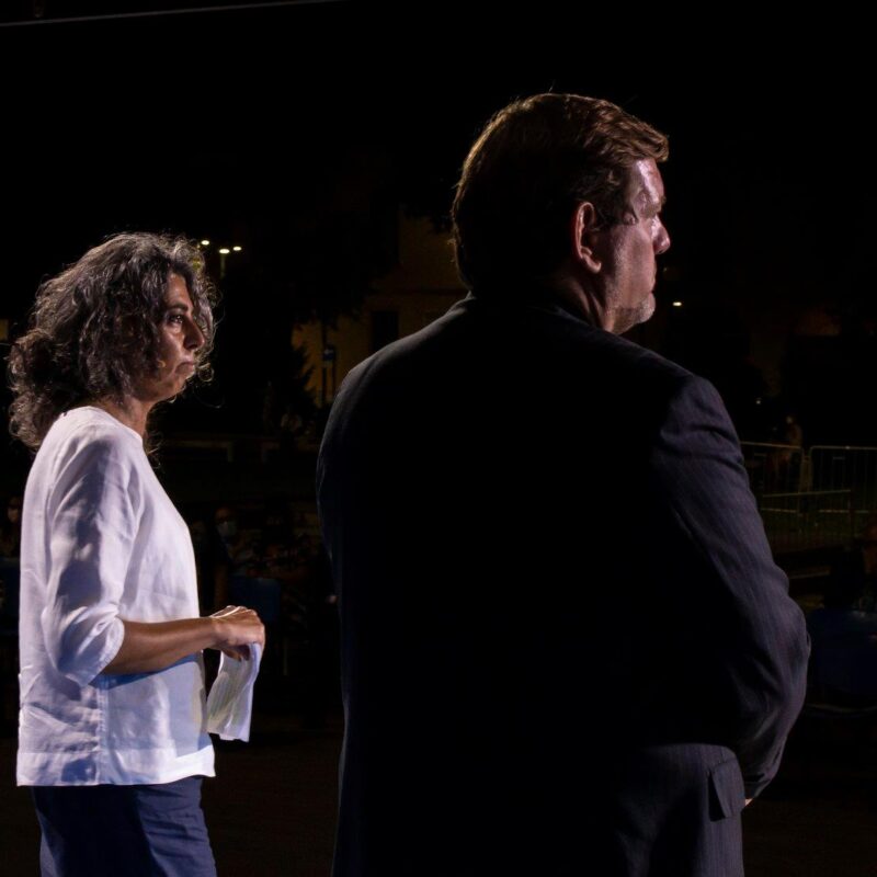 Stefania Mattioli (responsabile della comunicazione Ospedale Maggiore di Cremona) e Ambrogio Crespi (regista) durante la presentazione del docufilm "A Viso Aperto"