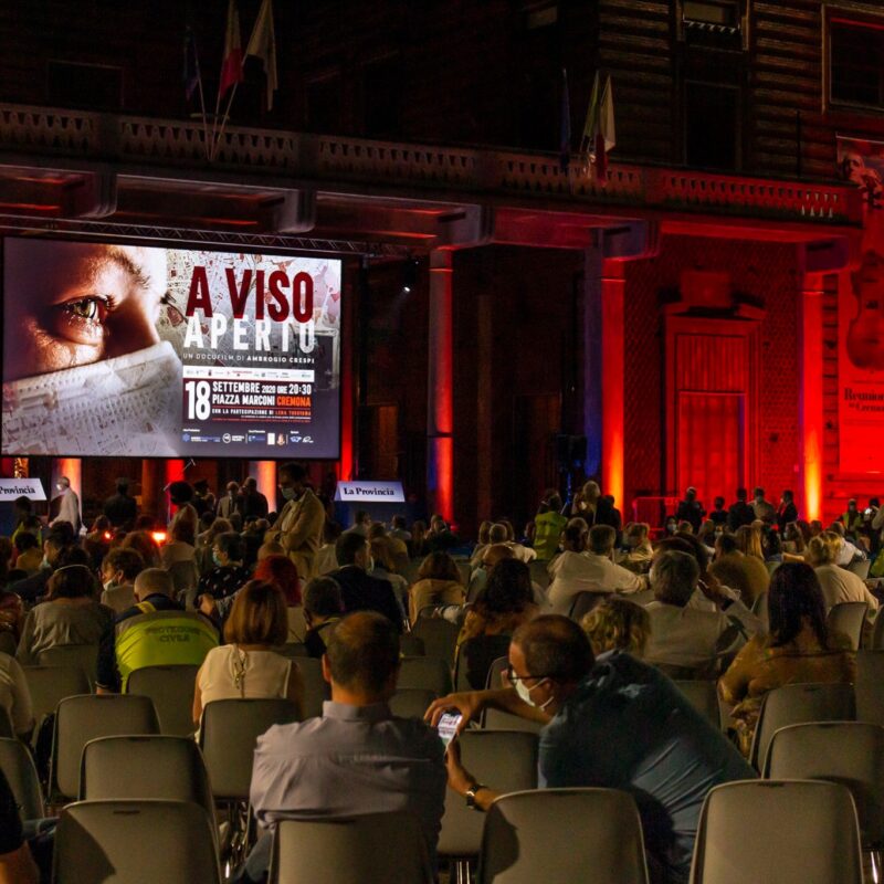 Presentazione del docufilm "A Viso Aperto" in Piazza Marconi a Cremona