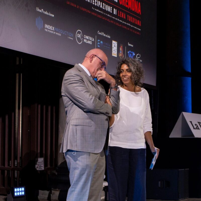 Giuseppe Rossi (Direttore Generale dell’Ospedale di Cremona) e Stefania Mattioli (responsabile della comunicazione Ospedale Maggiore di Cremona) durante la presentazione del docufilm "A Viso Aperto"