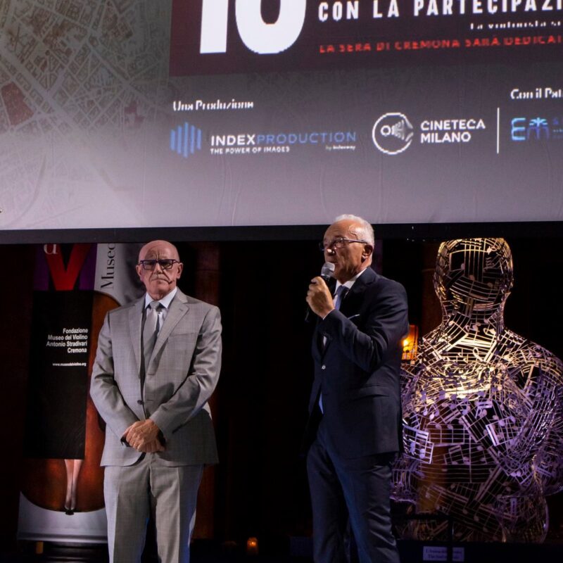 Giuseppe Rossi (Direttore Generale dell’Ospedale di Cremona) e Vito Danilo Gagliardi (prefetto di Cremona) durante la presentazione del docufilm "A Viso Aperto"