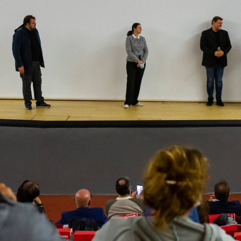 Luigi Crespi (autore), Natascia Turato (autrice) e Ambrogio Crespi (regista) durante la presentazione del docufilm "A Viso Aperto"