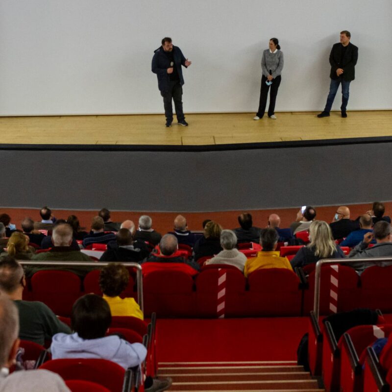 Luigi Crespi (autore), Natascia Turato (autrice) e Ambrogio Crespi (regista) durante la presentazione del docufilm "A Viso Aperto"