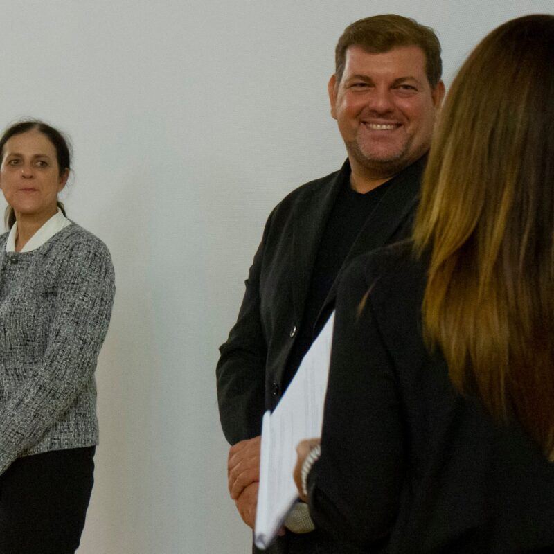 Natascia Turato (autrice) e Ambrogio Crespi (regista) durante la presentazione del docufilm "A Viso Aperto"