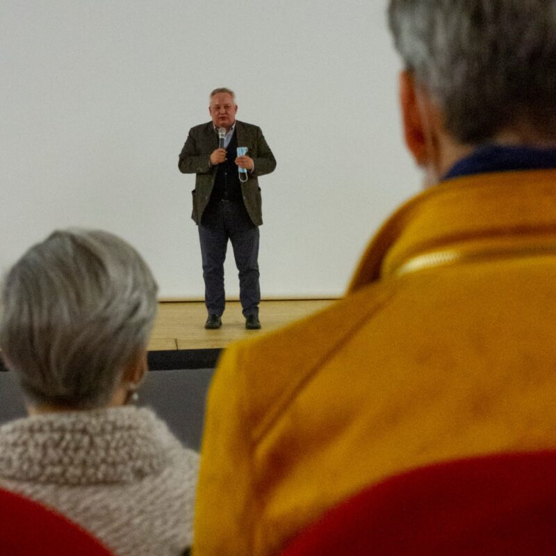 Stefano Bruno Galli (Assessore alla Cultura, regione Lombardia) durante la presentazione del docufilm "A Viso Aperto"