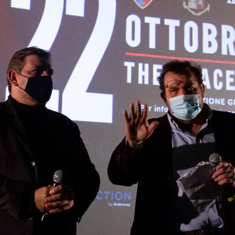 Ambrogio Crespi (regista) e Luigi Crespi (autore) durante la presentazione del docufilm "A Viso Aperto"